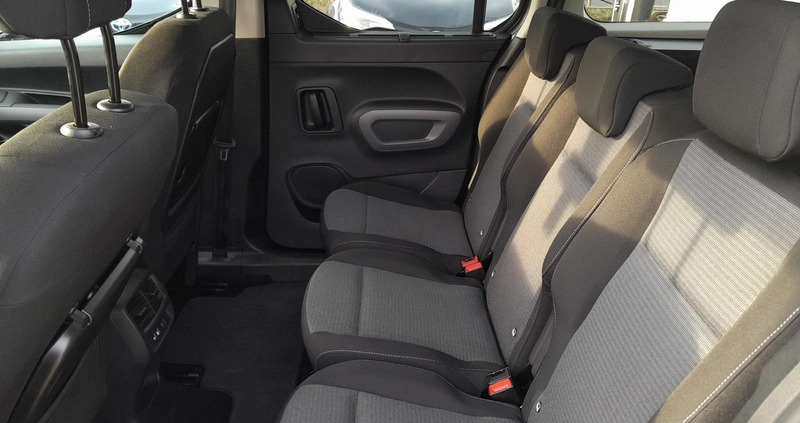 Toyota Proace City Verso cena 96900 przebieg: 45200, rok produkcji 2020 z Szczecin małe 172